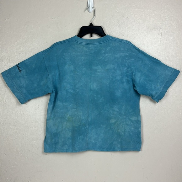 Vtg The Mountain Blue Tie Dye T Shirt Indigenous Woman Wolfs S Dakota MEDIUM USA - Picture 3 of 12
